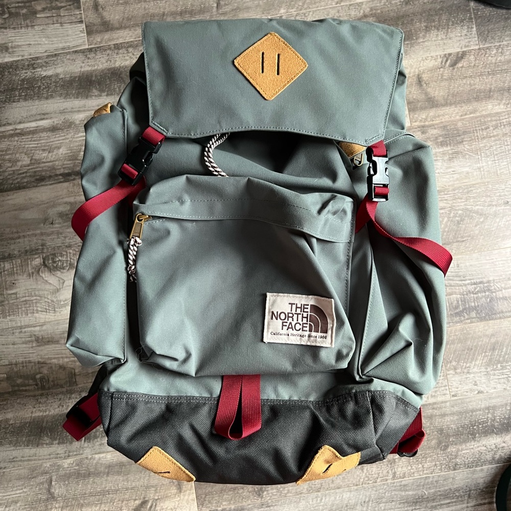 LIKE NEW! The North Face Rucksack Backpack
